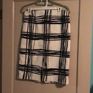 Black and white patterned pencil skirt